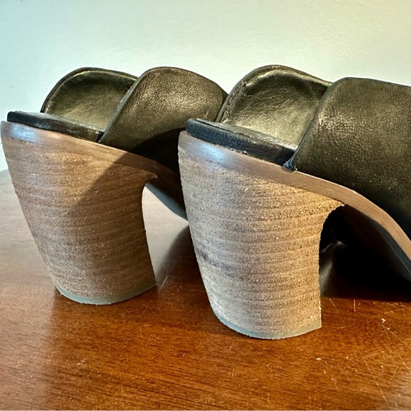 Vince Camuto Elegant Black Leather Slip On Block Heel Mules - Picture 2 of 5